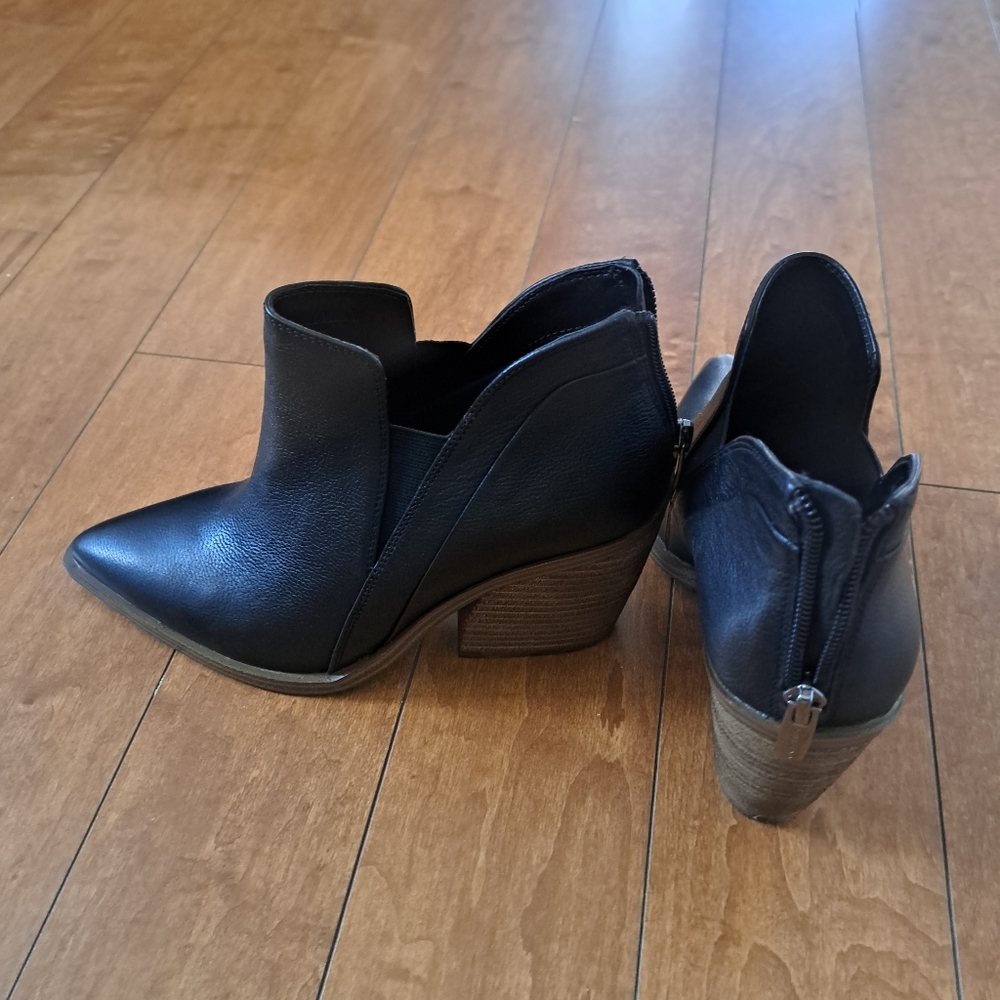 Vince Camuto Rosalee Bootie 7.5 Women